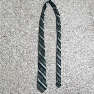 JF J. Ferrar Elegant Striped Men's Tie in Black and Gray